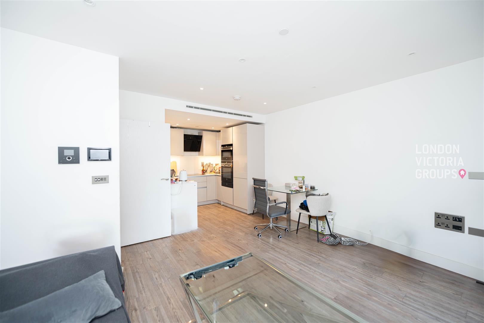 1 bed property in Wiverton Tower, 4 New Drum Street, London